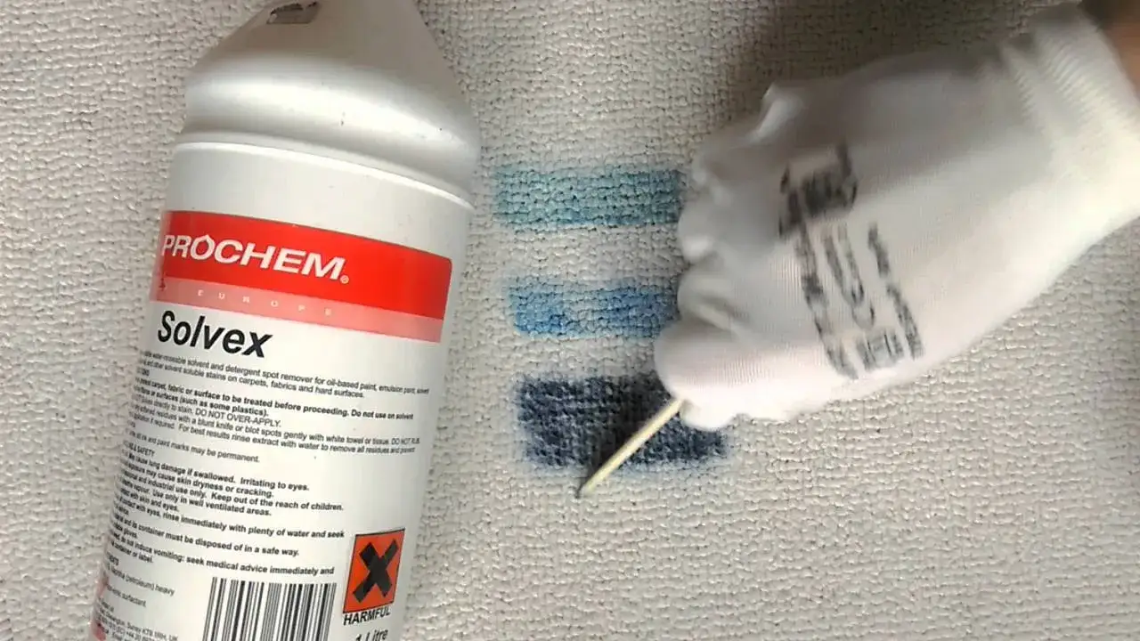 Zdjęcie Jak usunąć plamę z mazaka? Sprawdzone metody na ubrania!