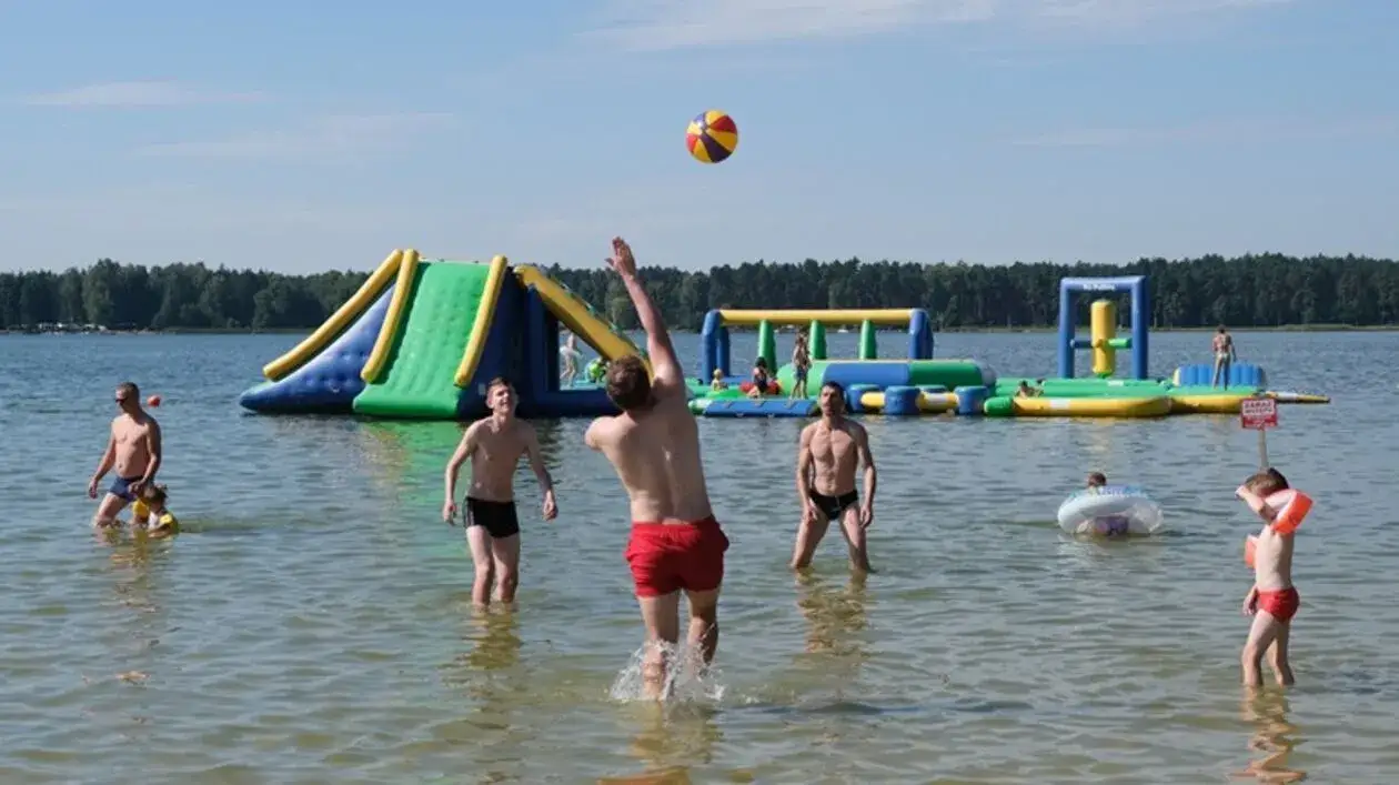 Zdjęcie Jezioro Firlej opinie: co mówią turyści o jakości wypoczynku?