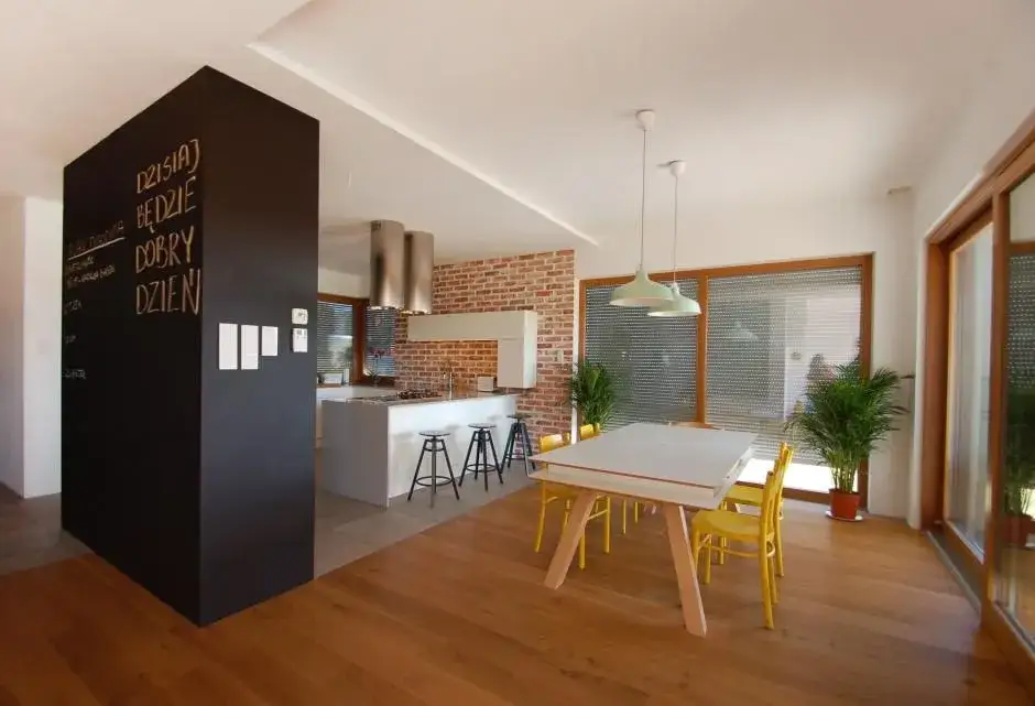 Zdjęcie Jak połączyć podłogę kuchnia-salon? Poradnik i inspiracje