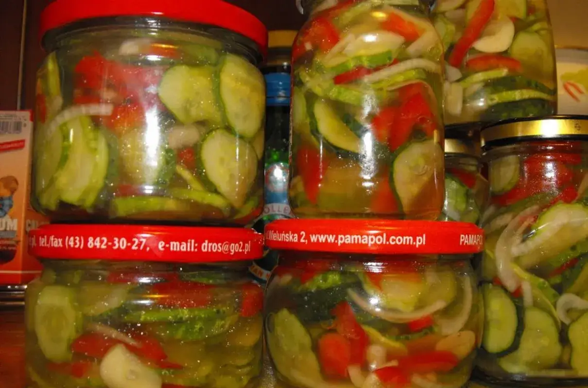 Zdjęcie Jak zrobić sałatkę z ogórków i papryki w prosty sposób, który zaskoczy