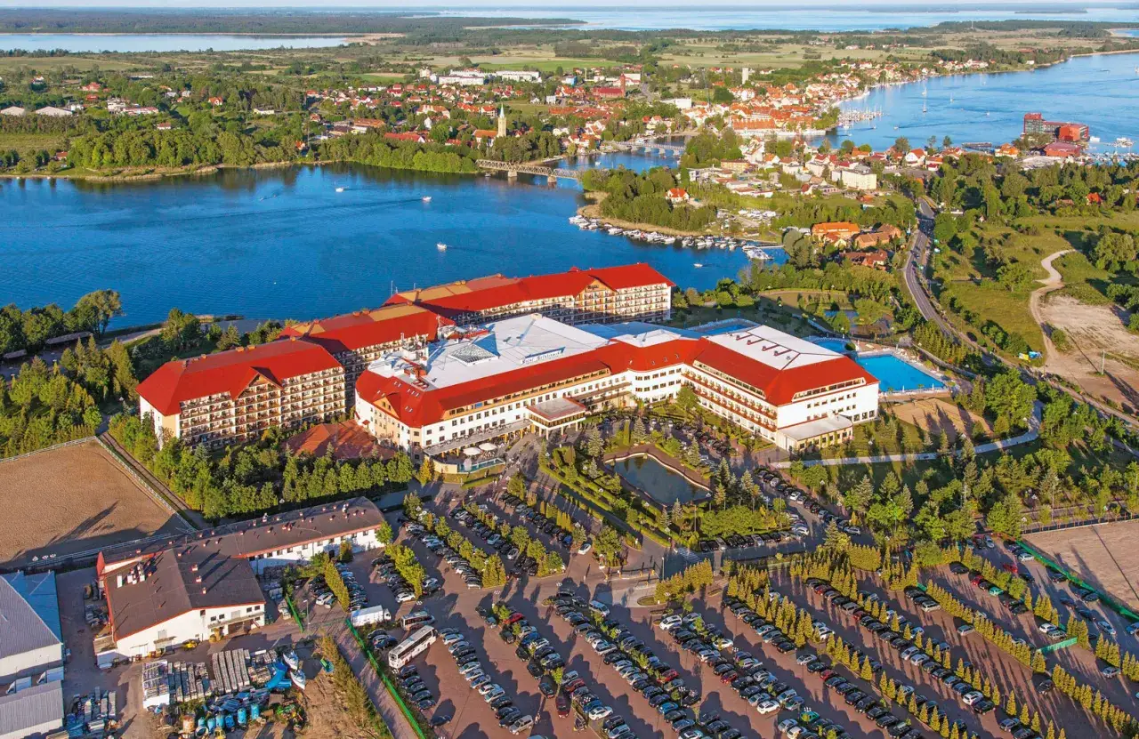 Zdjęcie Hotel Gołębiewski Mikołajki - kiedy powstał i jego historia