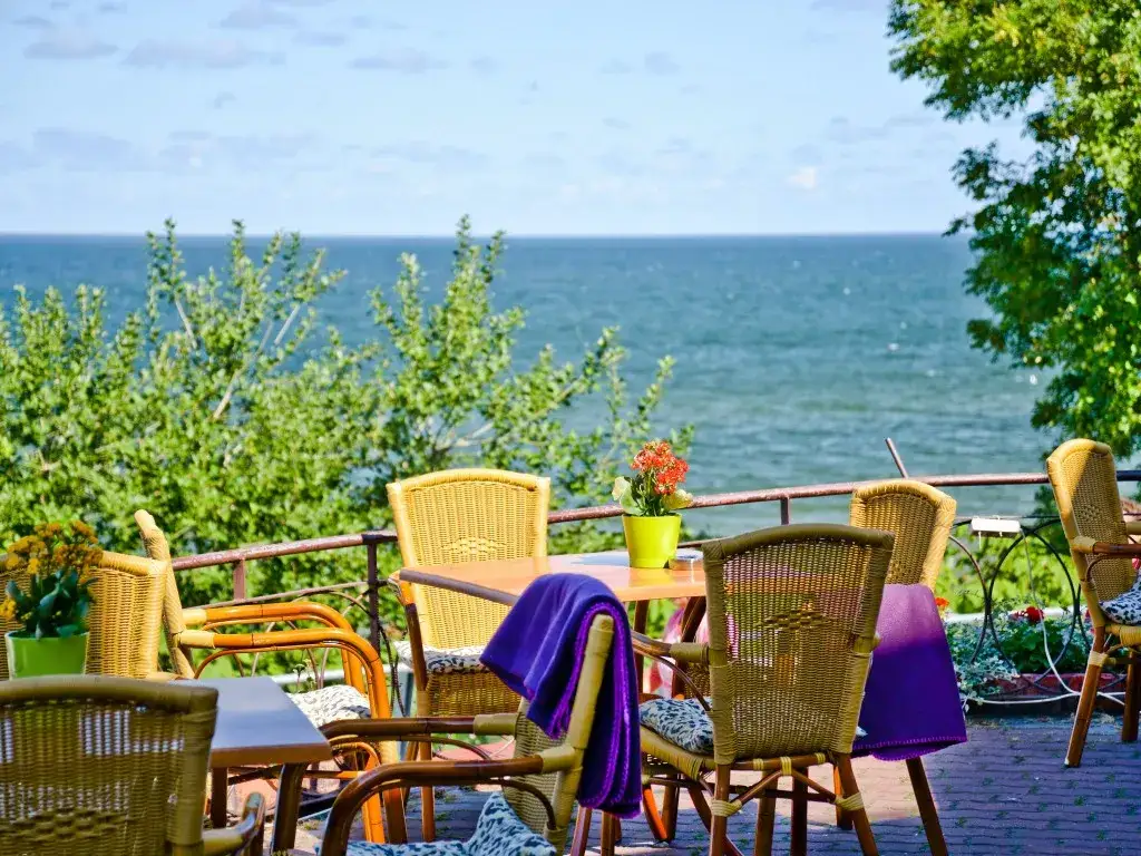 Zdjęcie Gdzie zjeść w Rewalu? Odkryj najlepsze restauracje i smaki