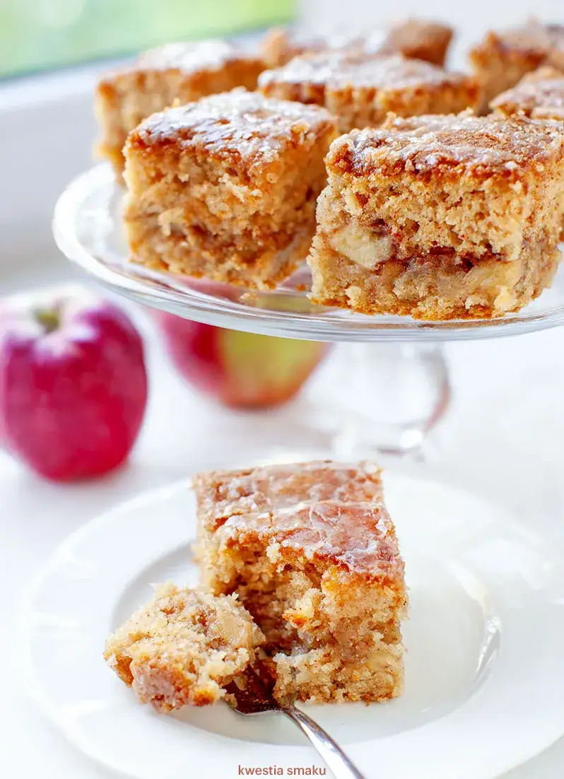 Zdjęcie Najlepszy przepis na ciasto z jabłkami prażonymi, które zachwyca smakiem