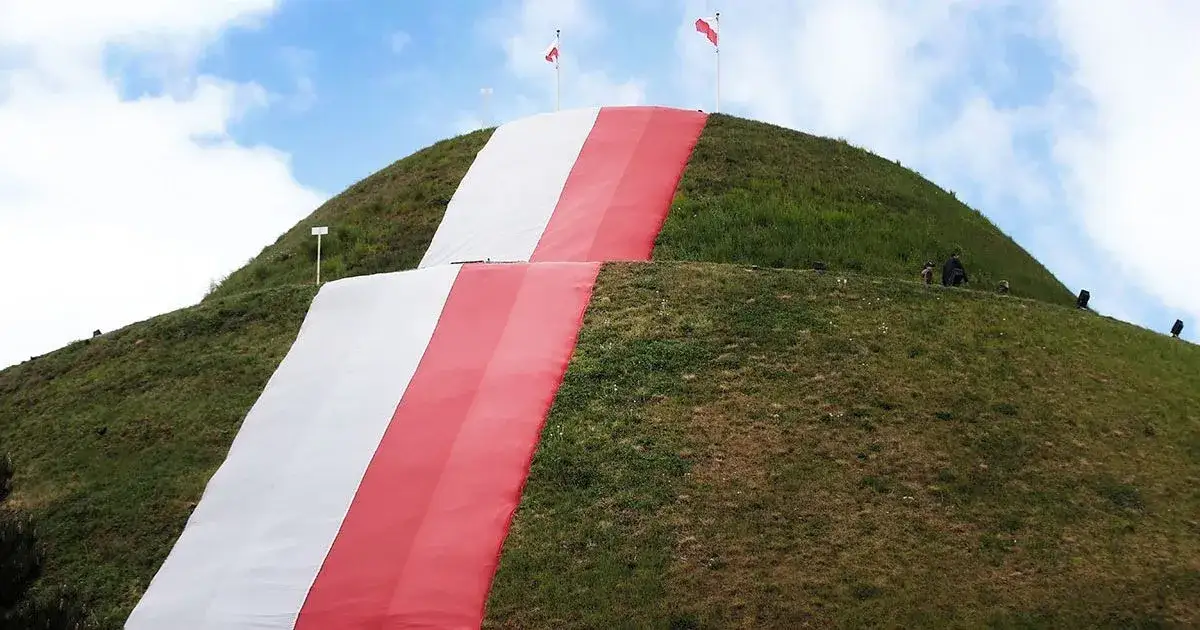 Zdjęcie Skąd się wzięła flaga biało czerwona? Odkryj jej fascynującą historię