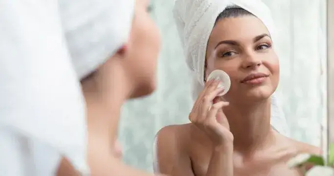 Zdjęcie Skuteczne domowe sposoby na zmywanie makijażu bez chemii