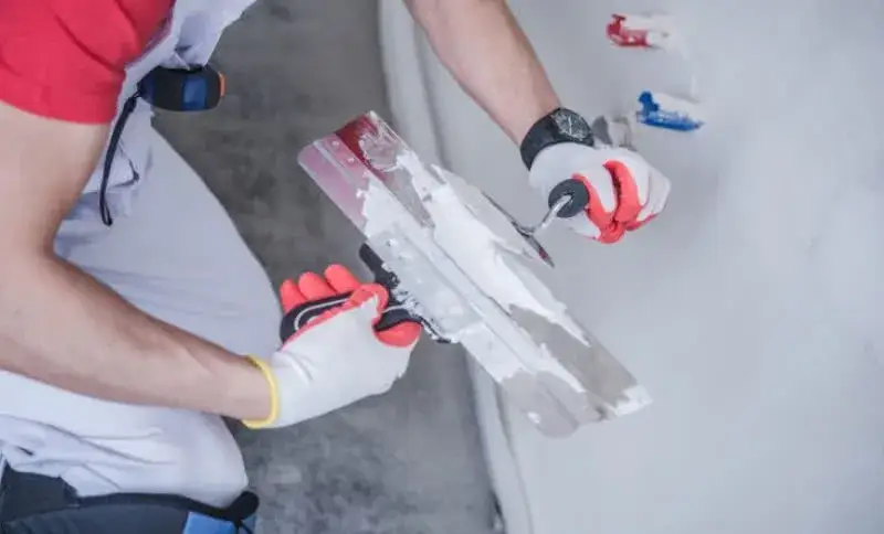 Zdjęcie Gips szpachlowy czy budowlany - poznaj kluczowe różnice i zastosowania