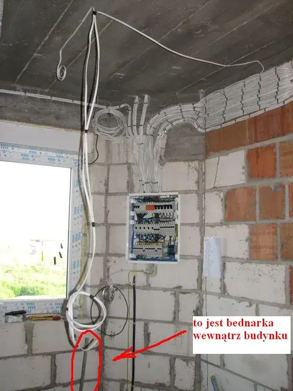 Zdjęcie Jaki przekrój bednarki do uziemienia? Uniknij błędów w instalacji
