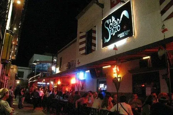 Zdjęcie Descubre el Sótano Suizo Tijuana: Fondue y Chamorro desde 1986