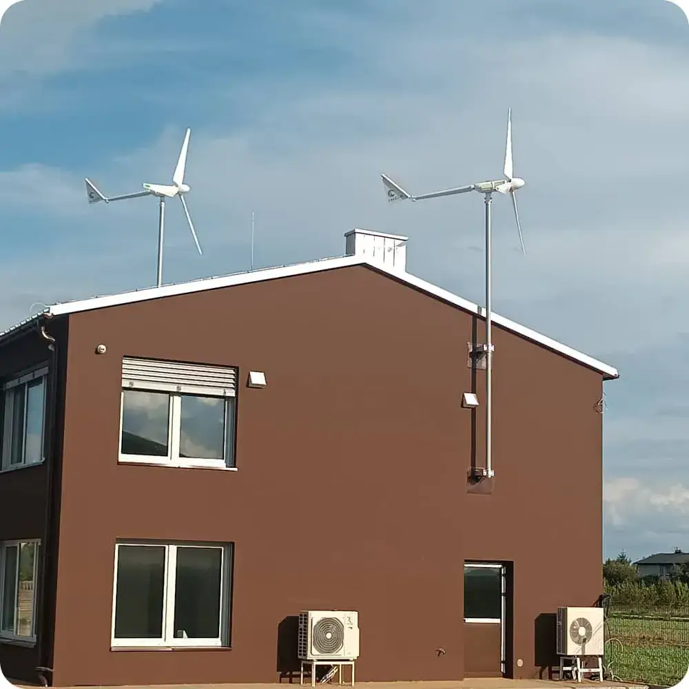 Zdjęcie Elektrownia wiatrowa czy panele fotowoltaiczne - co wybrać, by zaoszczędzić?