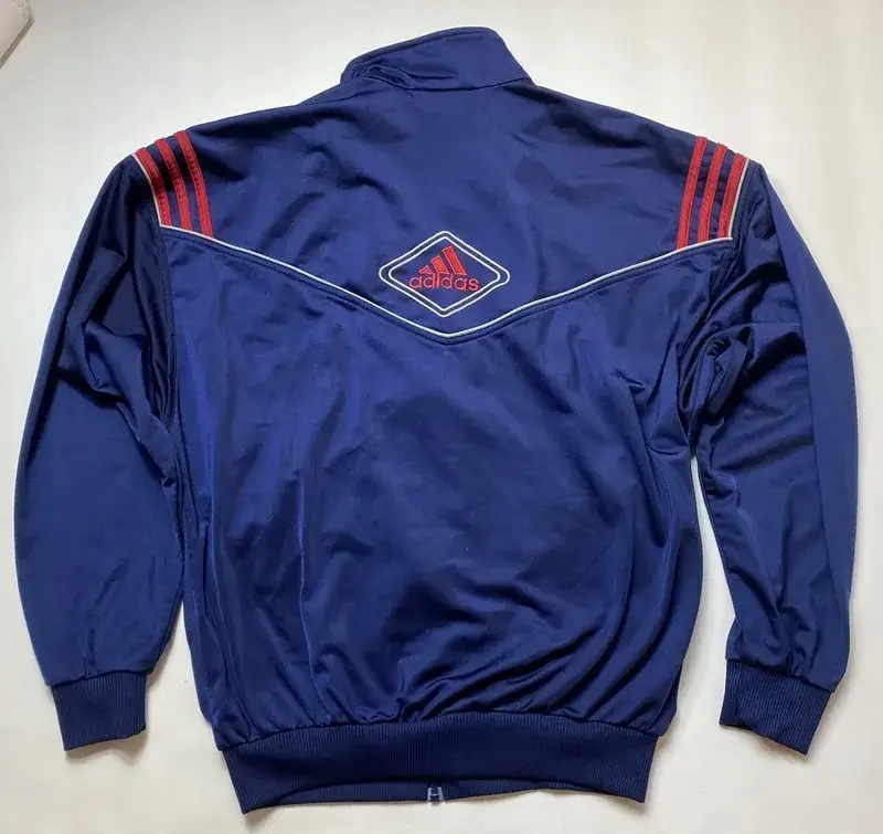 Zdjęcie Jak sprawdzić czy bluza adidas jest oryginalna i uniknąć oszustwa