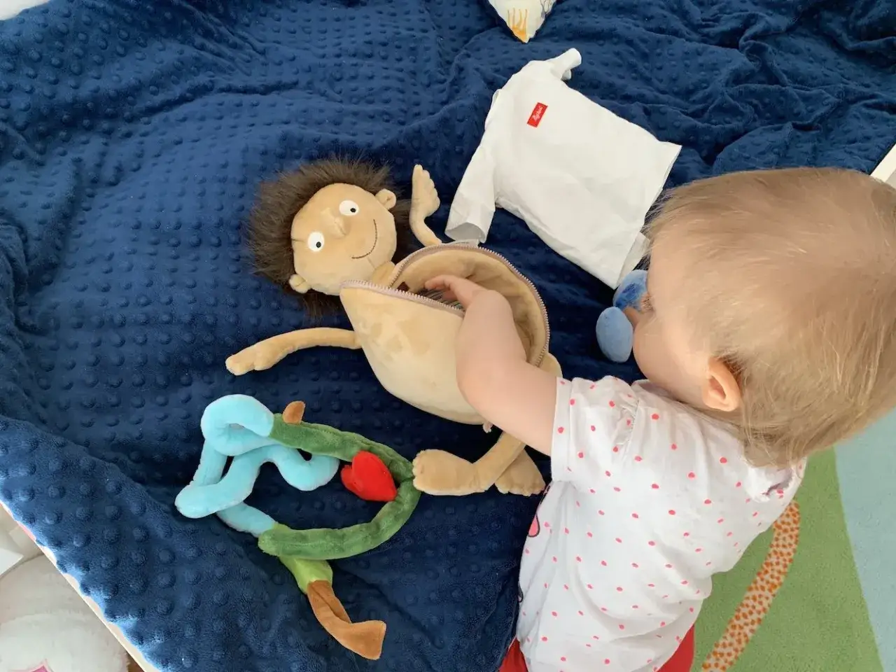 Zdjęcie Erwin zabawka – edukacyjna lalka, która uczy dzieci anatomii ciała