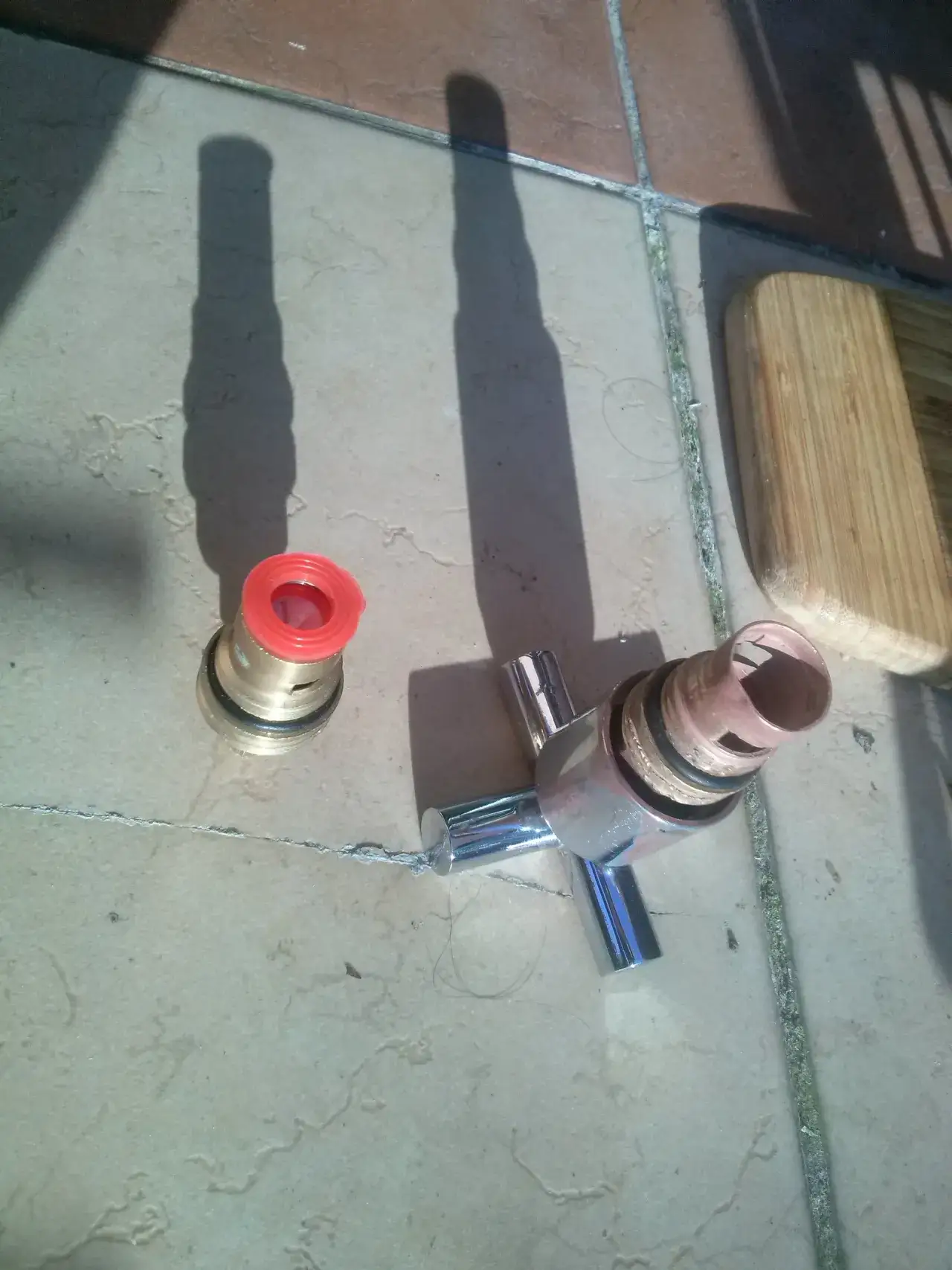 Zdjęcie Wymiana głowicy w baterii retro - uniknij problemów z cieknącą wodą