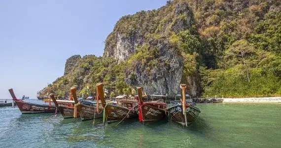 Zdjęcie Kiedy najlepiej jechać do Tajlandii, aby uniknąć deszczu i tłumów?