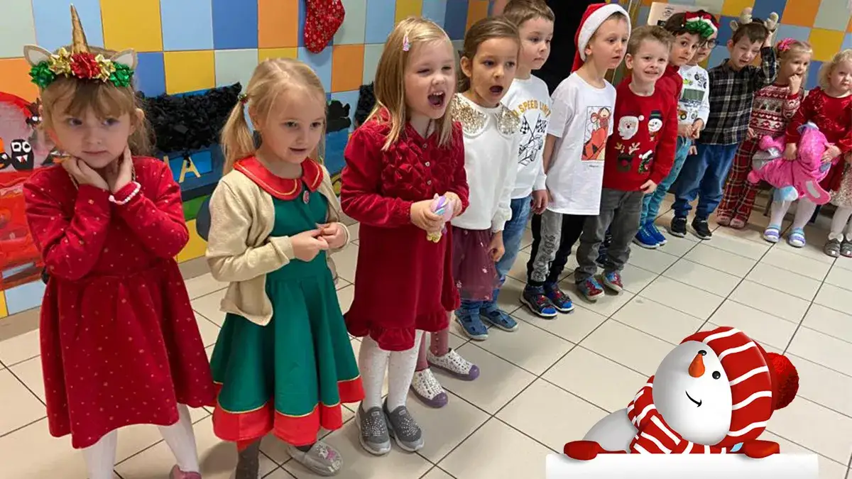 Zdjęcie Kto zagląda w okno? Odkryj tajemnice tradycji bożonarodzeniowych