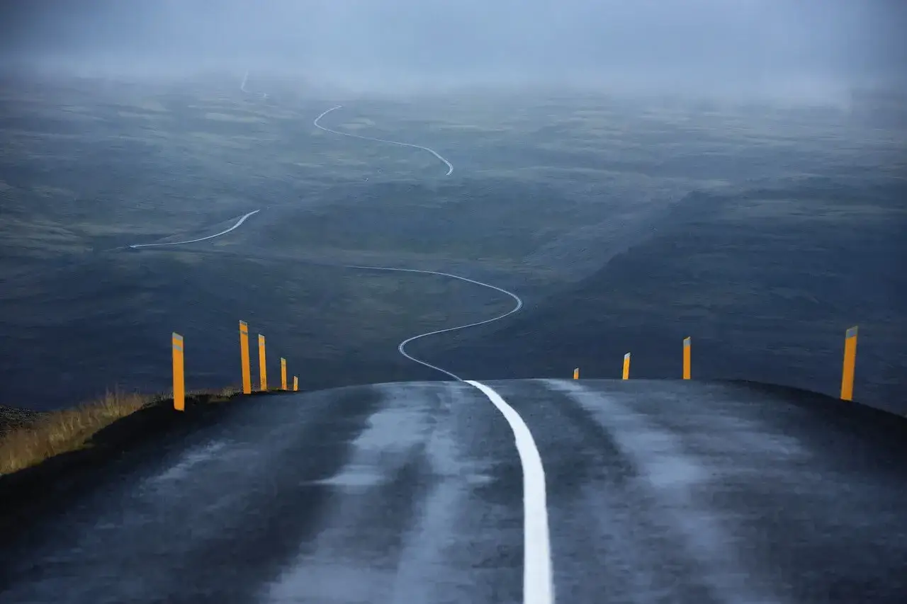 Zdjęcie Co ile są słupki na autostradzie? Odkryj ważne szczegóły i odstępy