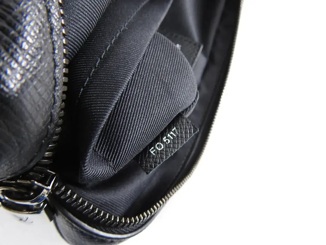 Zdjęcie Louis Vuitton Kim Jones messenger bag – elegancja i unikalność w modzie