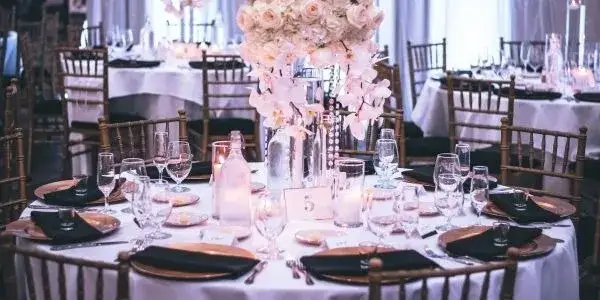 Zdjęcie Jakie wino na ślub? Wybierz idealne trunki na wyjątkowy dzień