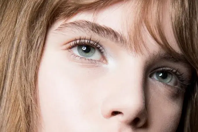 Zdjęcie Jak zagęścić rzęsy naturalnie i profesjonalnie – sprawdzone metody