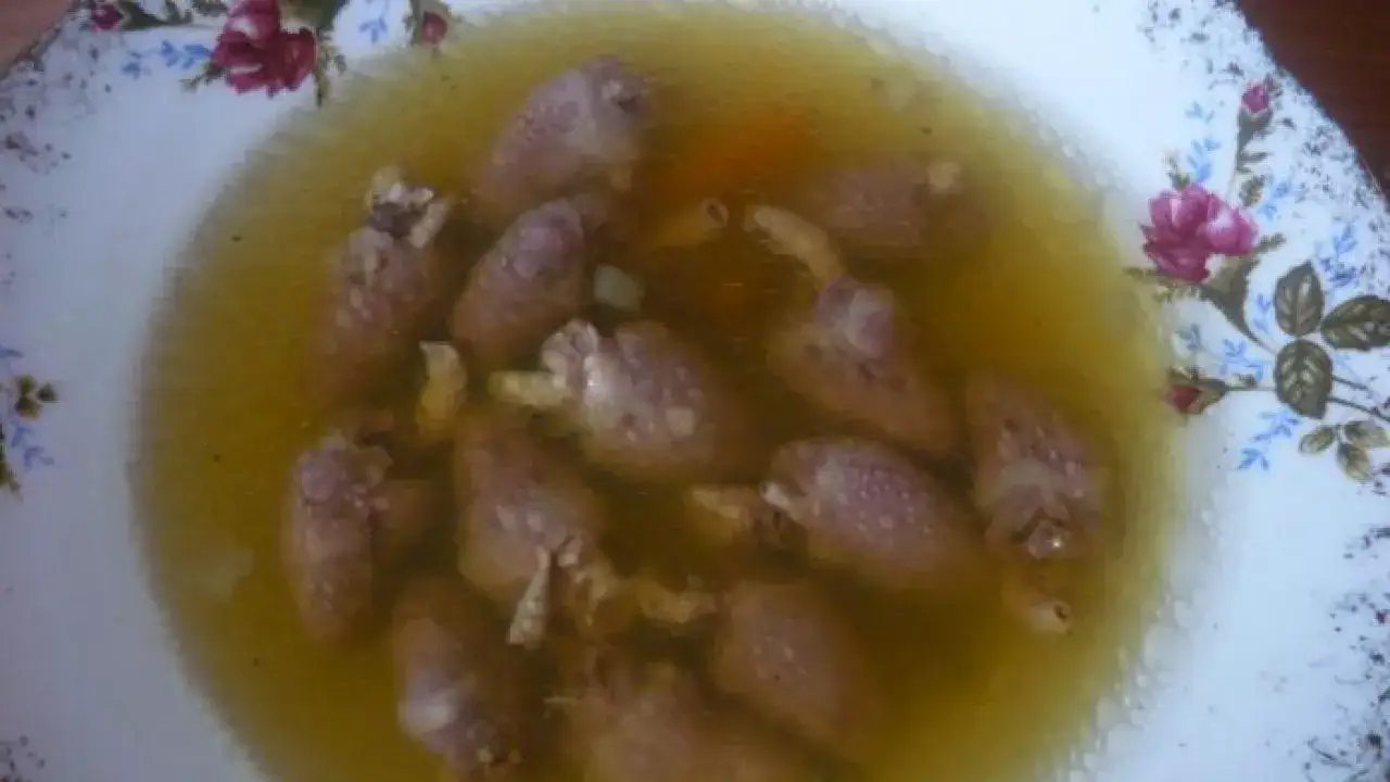 Zdjęcie Rosół z serc drobiowych – tradycyjny przepis na smaczną zupę