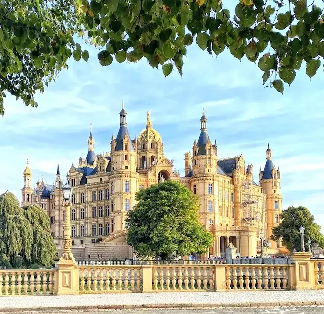Zdjęcie Zamek w Schwerinie: Fascynująca historia i niezwykła architektura