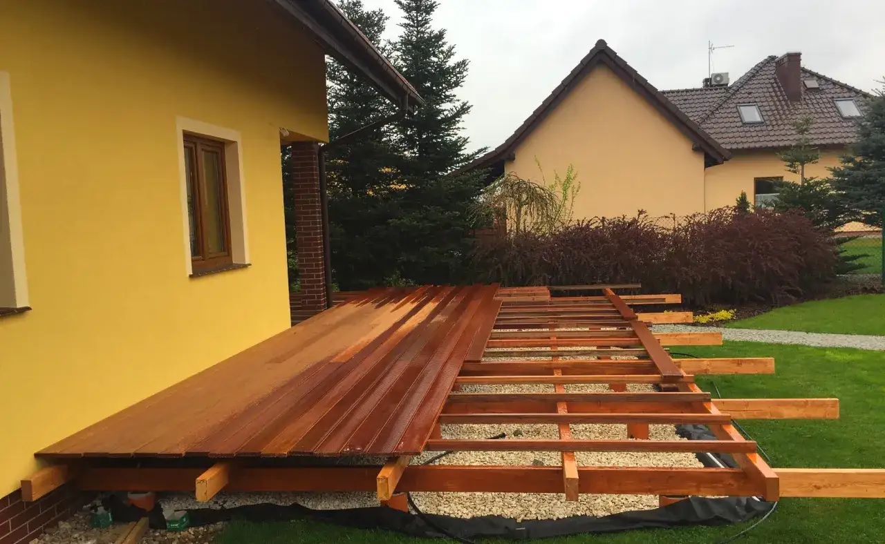 Zdjęcie Jak zrobić taras ogrodowy – krok po kroku do pięknej przestrzeni