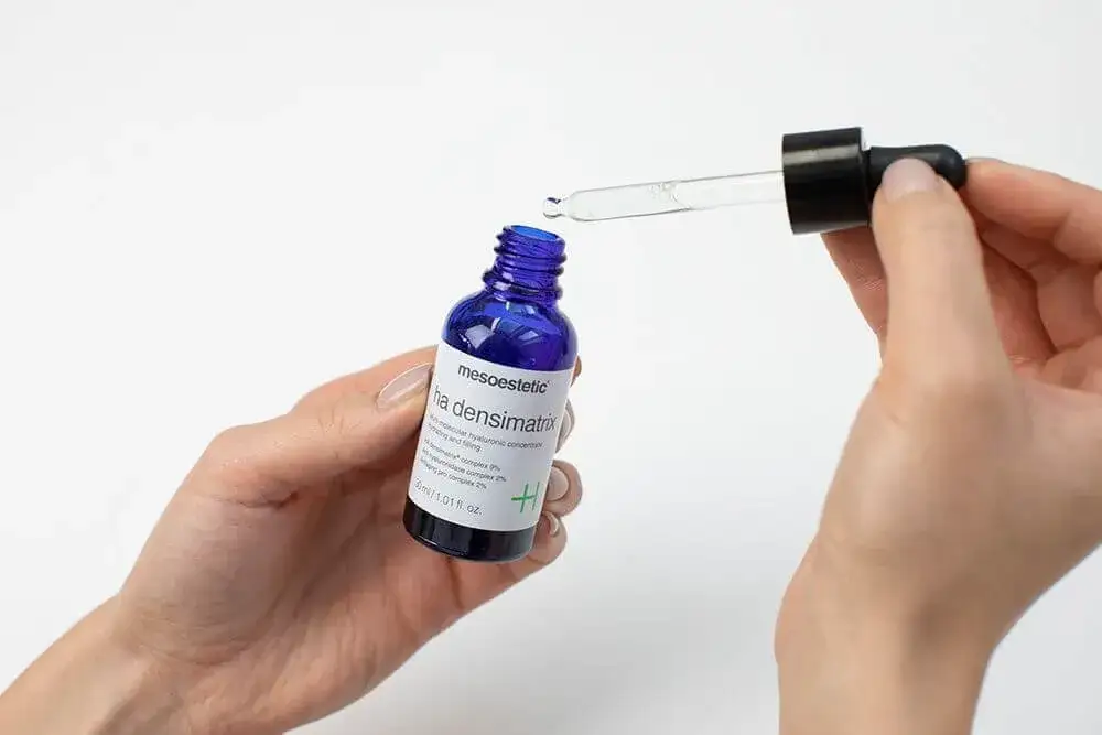 Zdjęcie Retinol czy kwas hialuronowy - który składnik lepiej nawilża skórę?