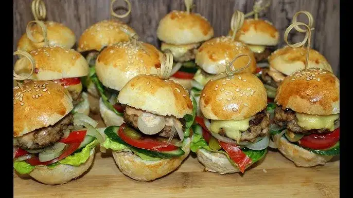 Zdjęcie Co zrobić z bułki do hamburgerów? 10 kreatywnych pomysłów na dania