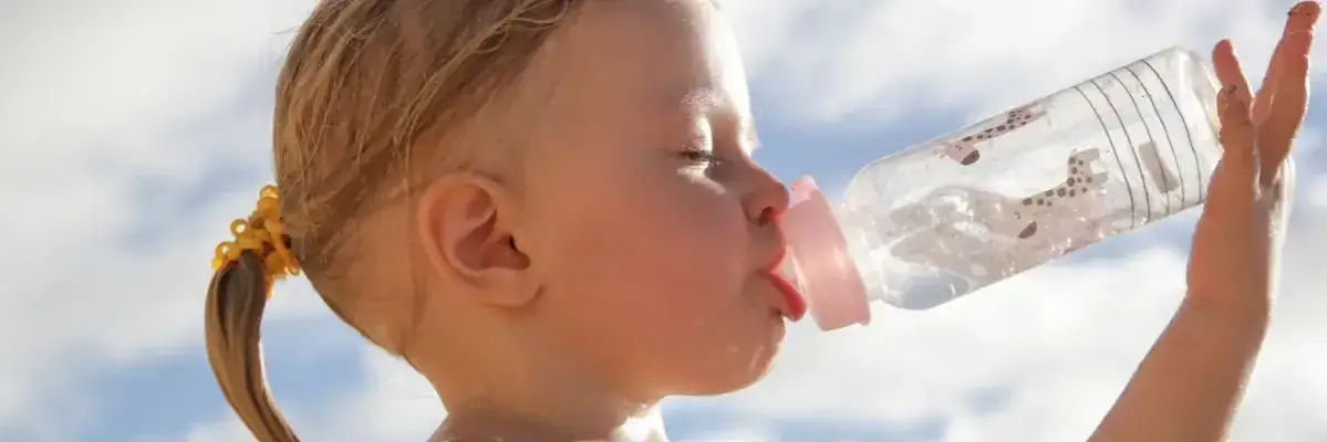 Zdjęcie Objawy przegrzania niemowlaka – jak je rozpoznać i co zrobić?