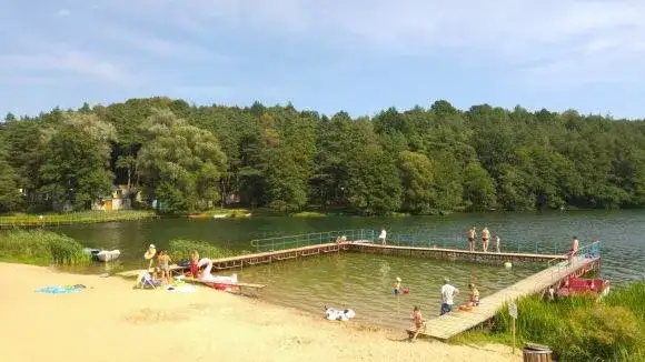 Zdjęcie Jezioro Kiełpińskie w Kujawsko-Pomorskiem: Idealne miejsce na relaks i przygodę
