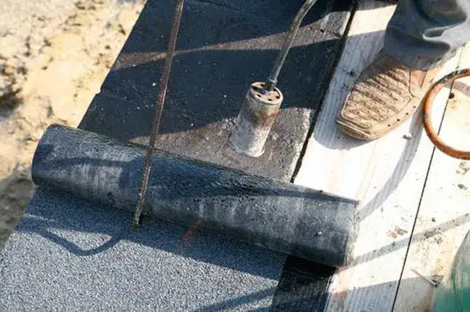 Zdjęcie Jaka papa na fundament? Rodzaje i cechy pap izolacyjnych pod fundamenty