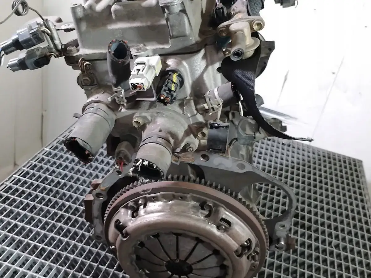 Zdjęcie Ile cylindrów ma silnik Toyota Yaris 1.0? Poznaj specyfikację techniczną