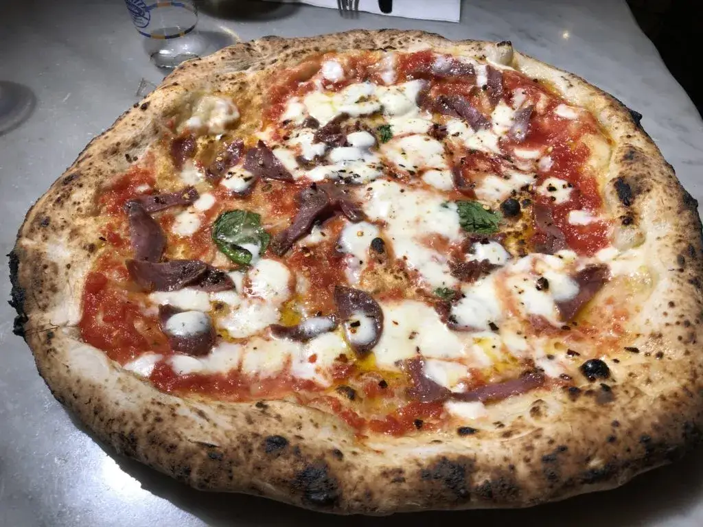 Zdjęcie Co zjeść w Neapolu? Odkryj najlepsze lokalne specjały i restauracje