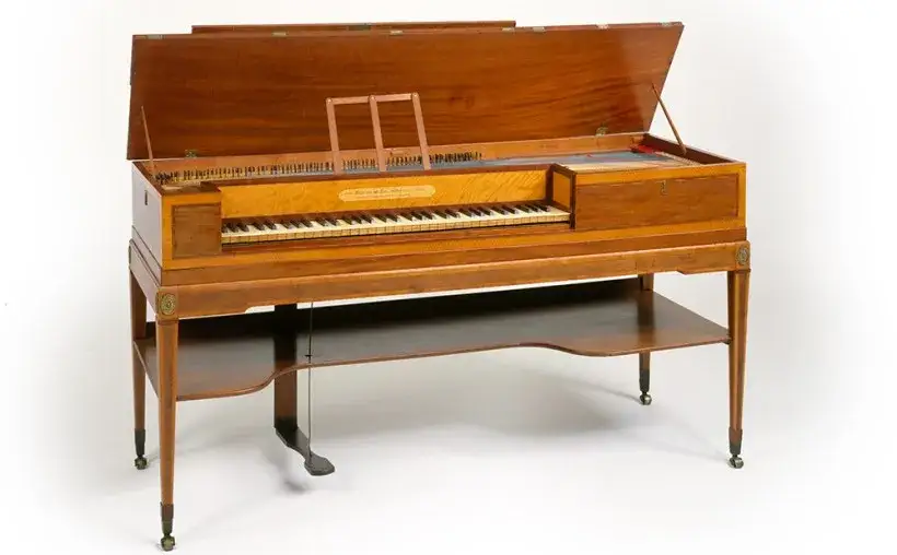 Zdjęcie Ile nóg ma koncertowy fortepian i jak wpływają na jego stabilność?