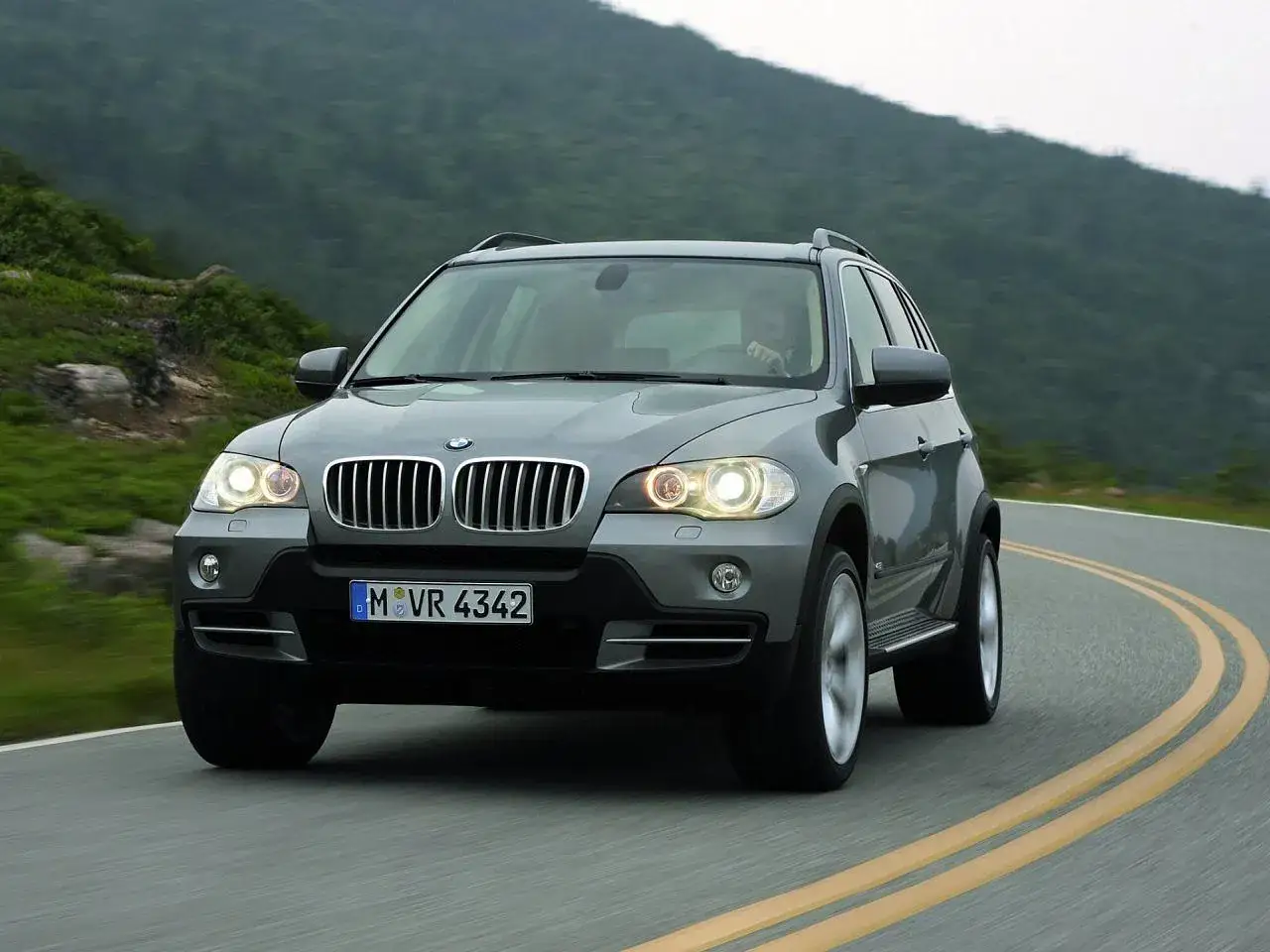 Zdjęcie BMW X5 E70 opinie: jaki silnik wybrać, aby uniknąć problemów?