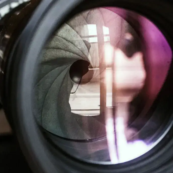 Zdjęcie Czy warto kupić jasny obiektyw? Odkryj korzyści i wady inwestycji