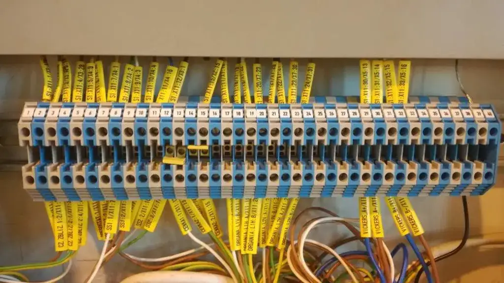 Zdjęcie Jaki kabel od skrzynki do rozdzielni – uniknij kosztownych błędów