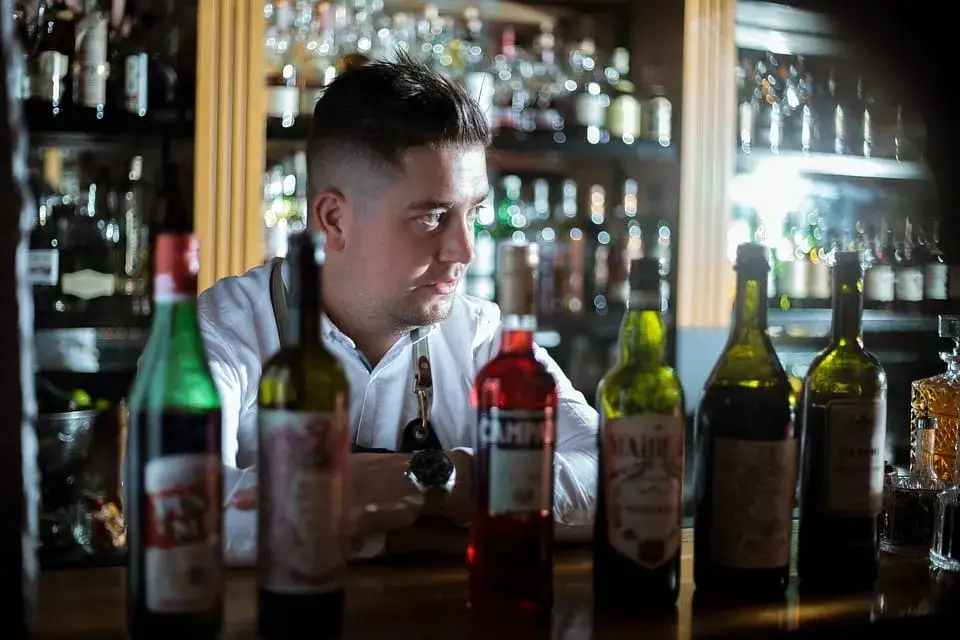 Zdjęcie Ile zarabia barman w Sopocie? Zaskakujące fakty o wynagrodzeniach