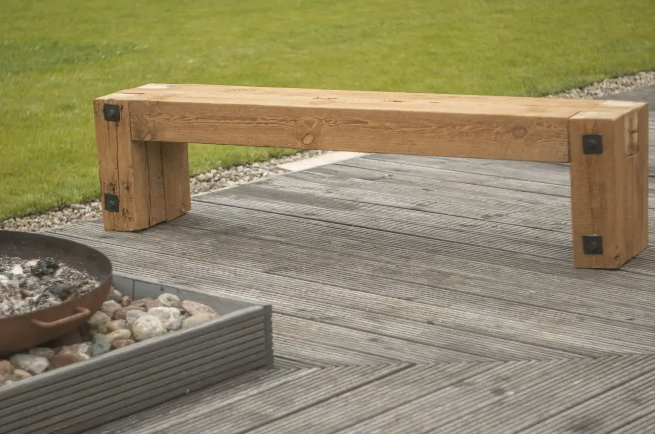 Zdjęcie Jak Wykonać Trwałą Ławkę z Desek na Lata w Ogrodzie lub Domu