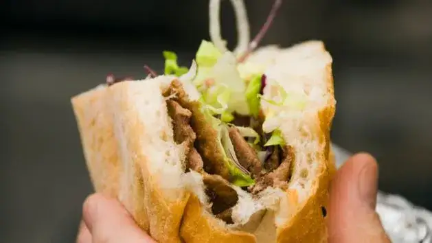 Zdjęcie Prawdziwy Turecki Kebab: Jak Wygląda i Czym Różni Się od Polskiego?