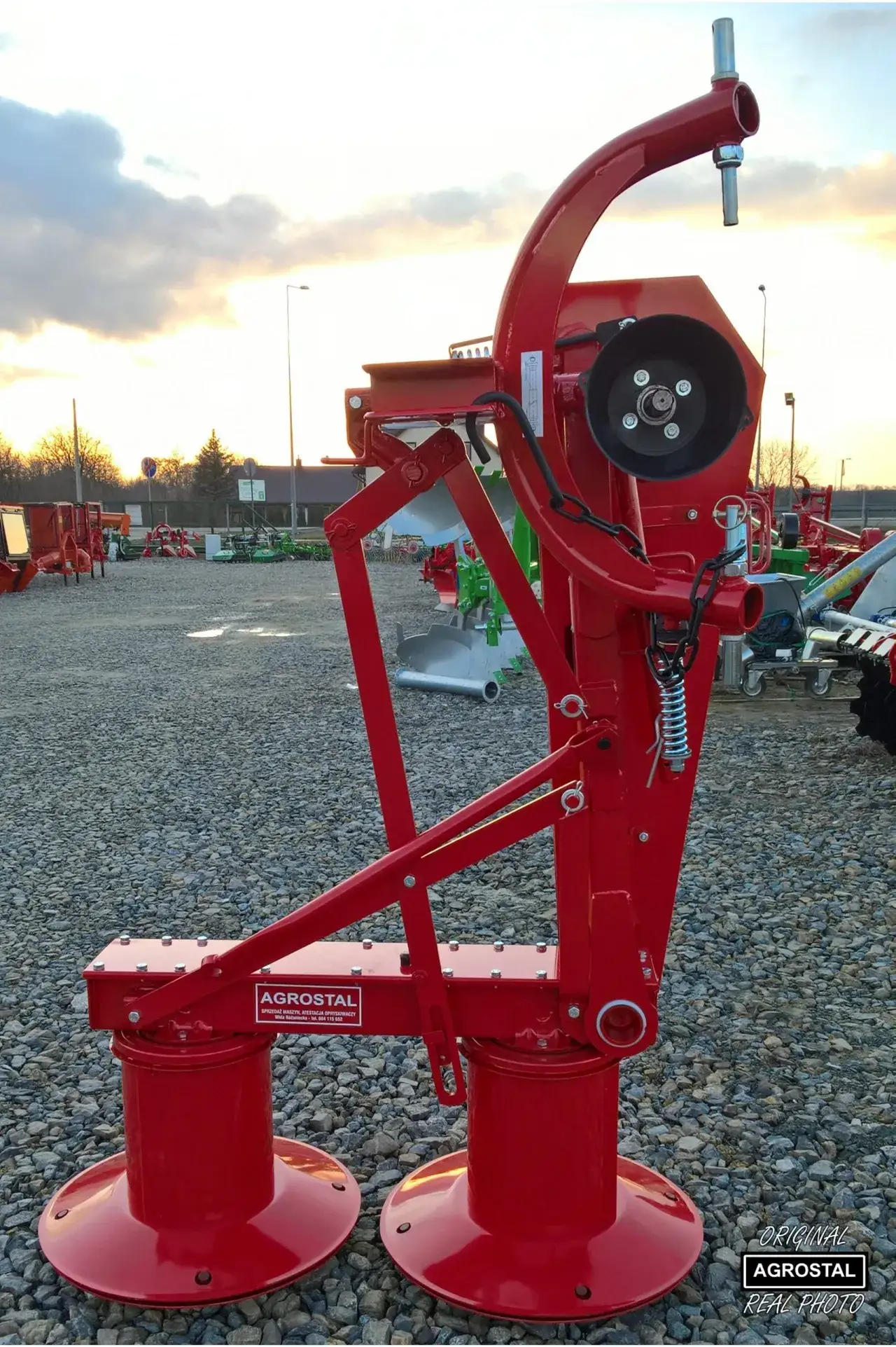 Zdjęcie Ile waży kosiarka rotacyjna? Odkryj, jak waga wpływa na wybór