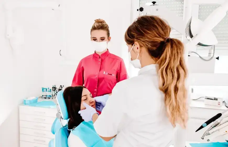 Zdjęcie Jak poprawnie używać dentystą czy dentystom w zdaniach?