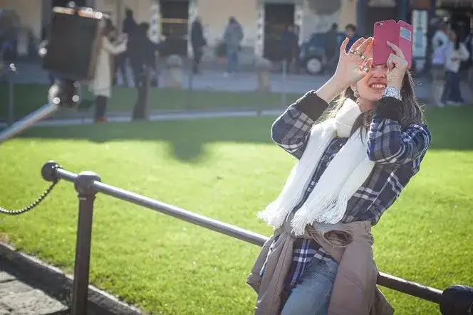 Zdjęcie Czy roaming jest darmowy? Sprawdź, jak uniknąć wysokich opłat za granicą