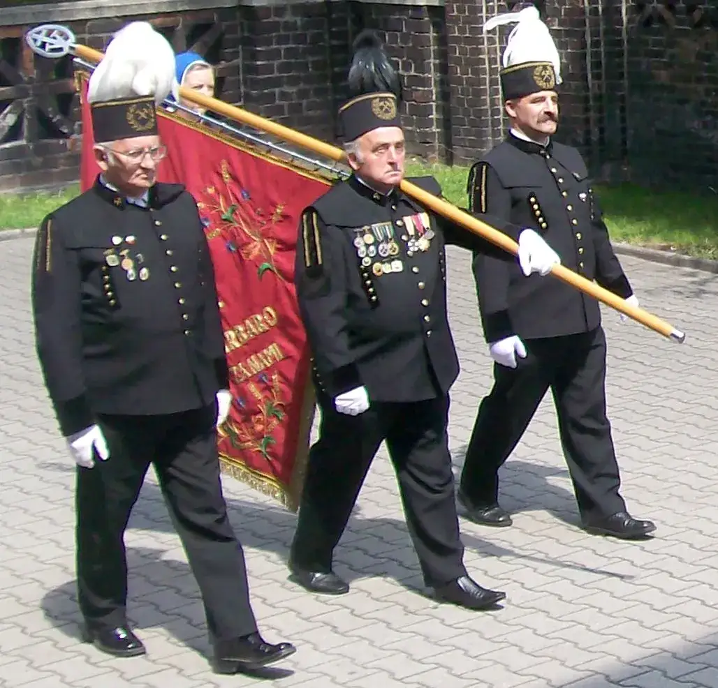 Zdjęcie Jak nazywa się czapka górnika? Odkryj fascynującą historię czako