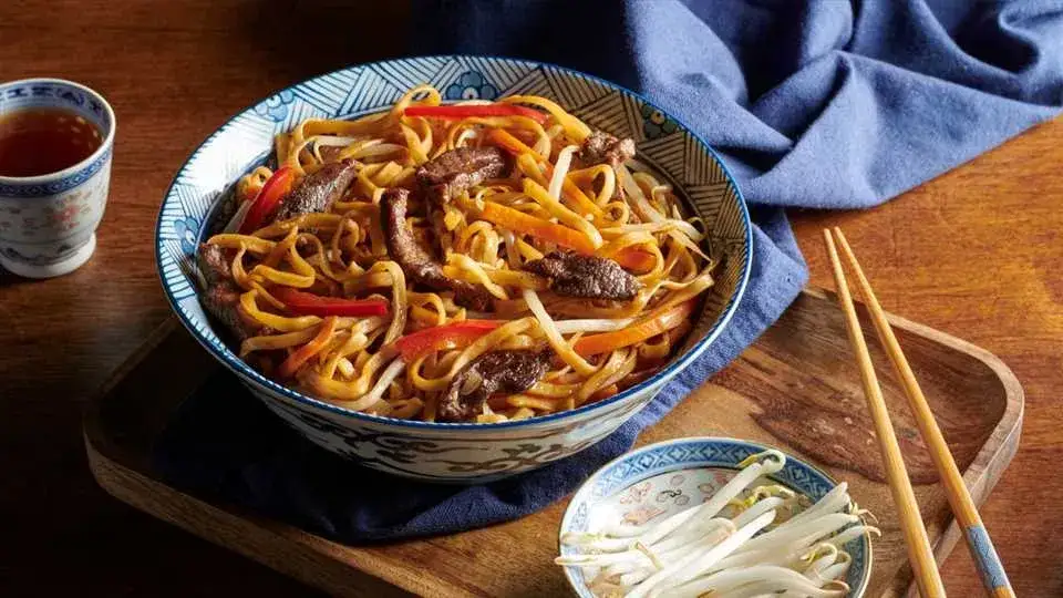 Zdjęcie Ile gotować makaron chow mein, aby był idealnie miękki i smaczny