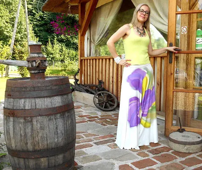 Zdjęcie Ile materiału potrzebujesz na długą spódnicę z koła, aby nie przepłacić?