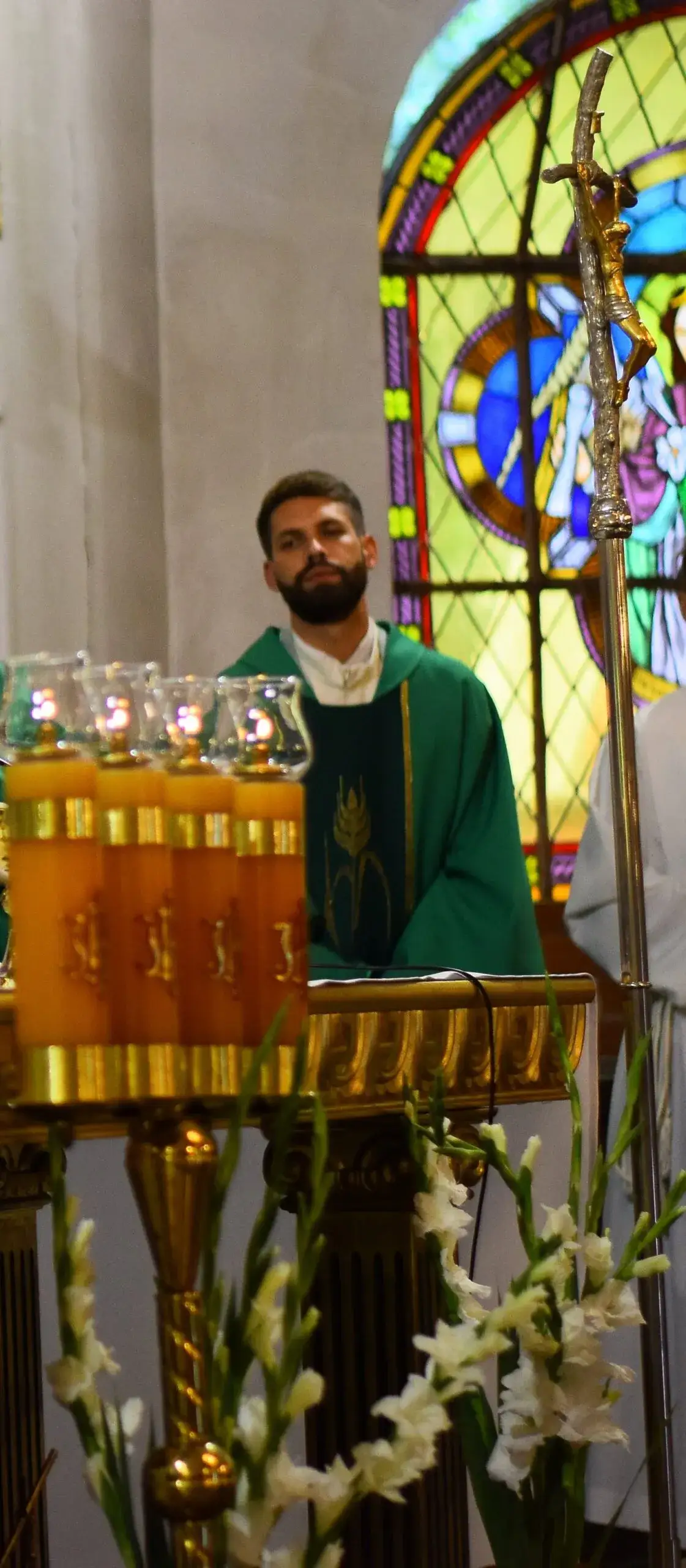 Zdjęcie Co oznacza ksiądz rezydent i jaką rolę pełni w Kościele katolickim