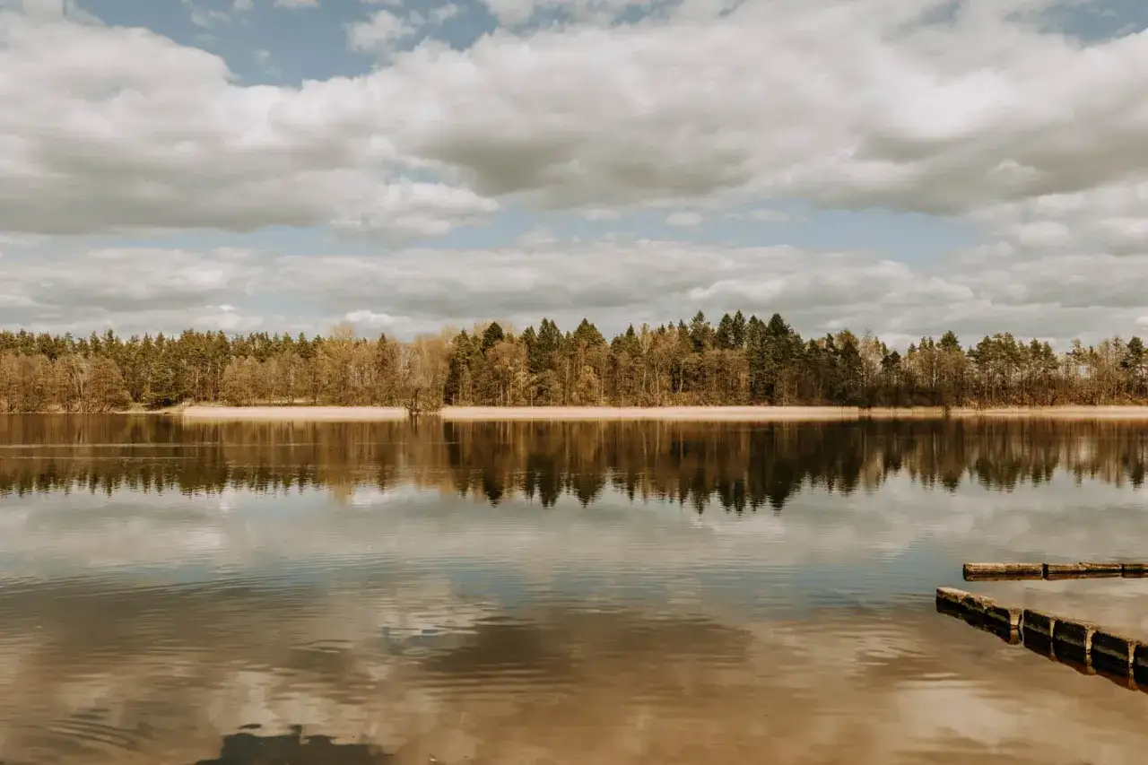 Zdjęcie Jezioro Olecko Wielkie: piękne miejsce na wędkowanie i relaks