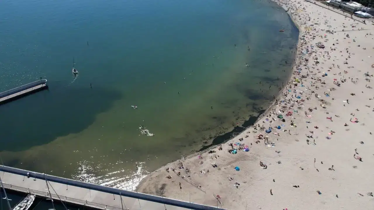 Zdjęcie Gdzie zakaz kąpieli nad Bałtykiem? Sprawdź, gdzie nie możesz pływać