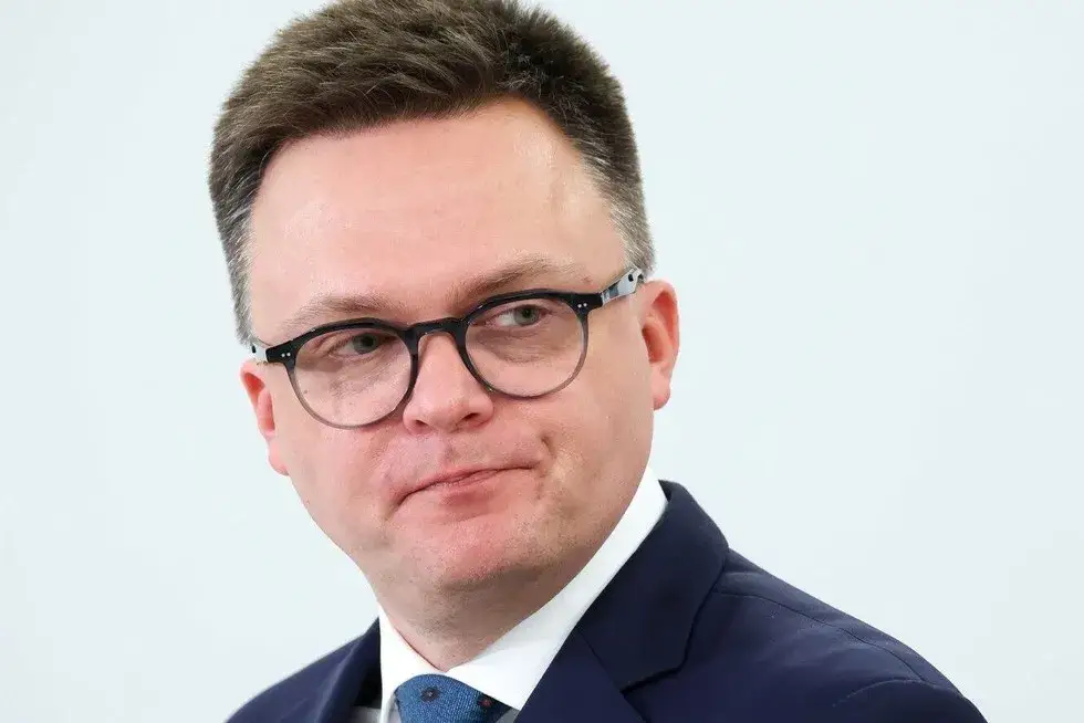 Zdjęcie Czy Hołownia był księdzem? Odkryj prawdę o jego drodze duchowej