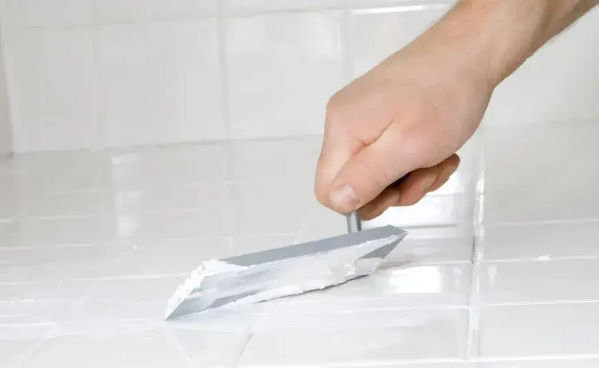 Zdjęcie Skuteczne sposoby na usunięcie fugi z kafelek bez uszkodzeń